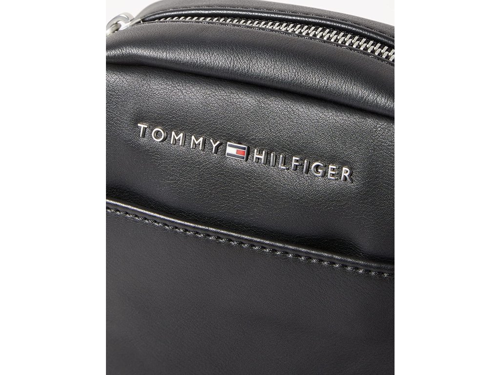 6198_Ta_ka_p_es_rameno_Tommy_Hilfiger_TH_CITY_4