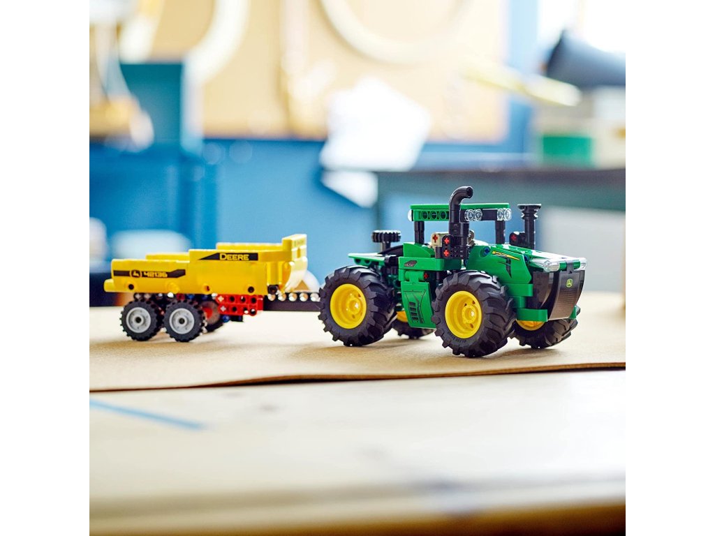 6261_LEGO_42136_Technic_John_Deere_9620R_4WD_traktor_3