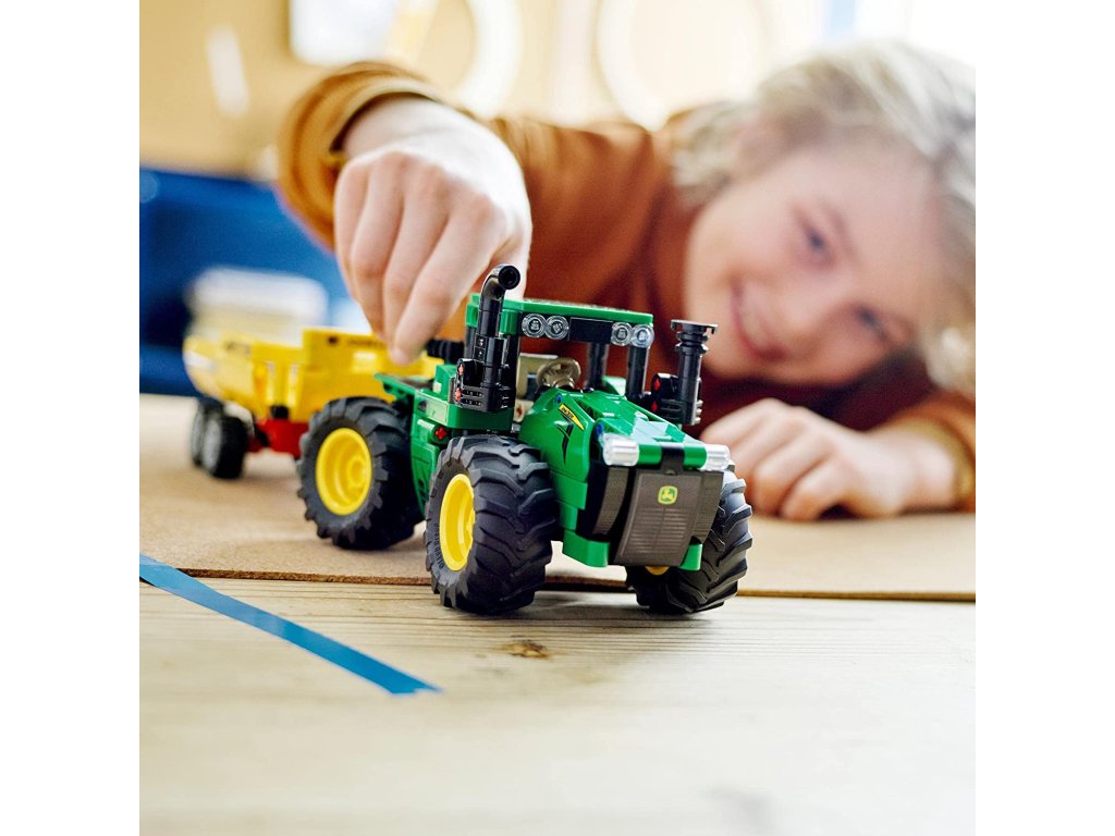 6261_LEGO_42136_Technic_John_Deere_9620R_4WD_traktor_2